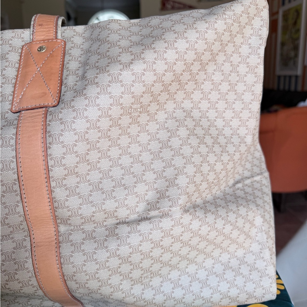 CELINE DUFFLE BAG IN VERY GOOD VINTAGE CONDITION. - Picture 11 of 13